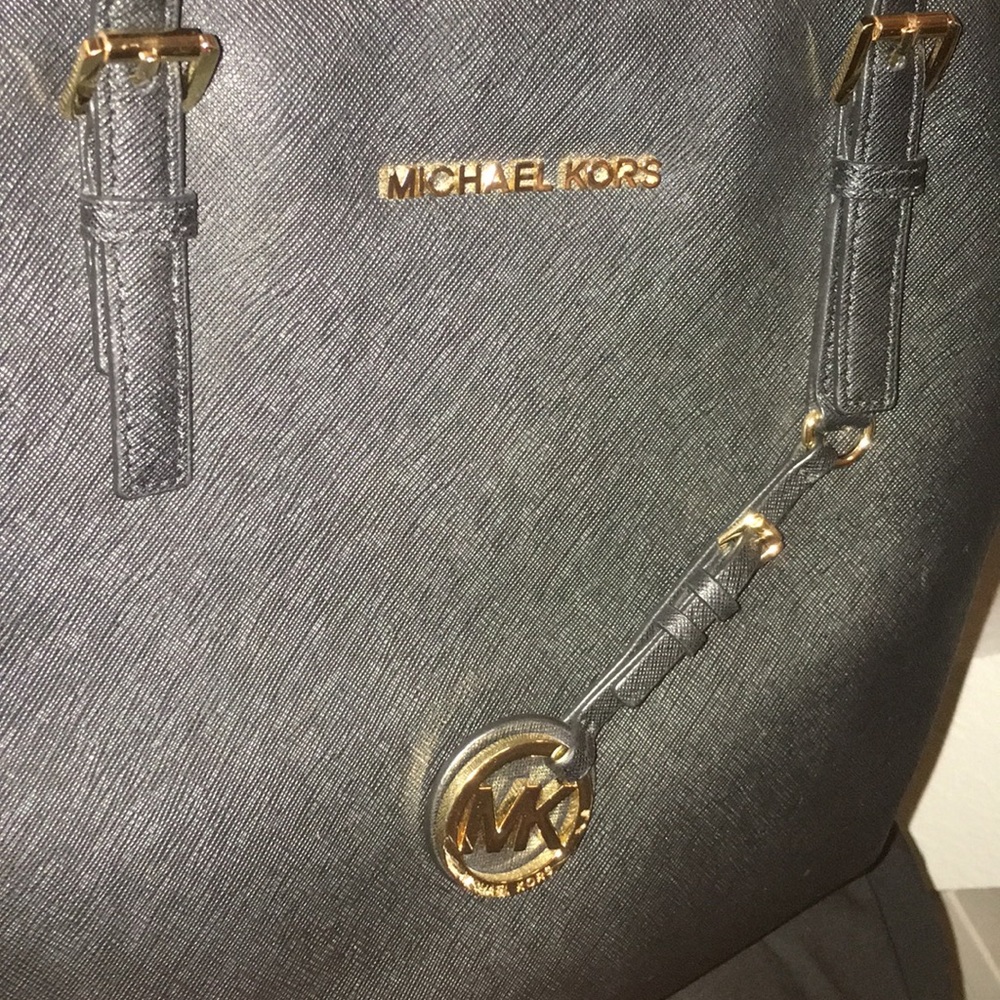 ❌SOLD❌Authentic MK Tote (Add’l Photos)